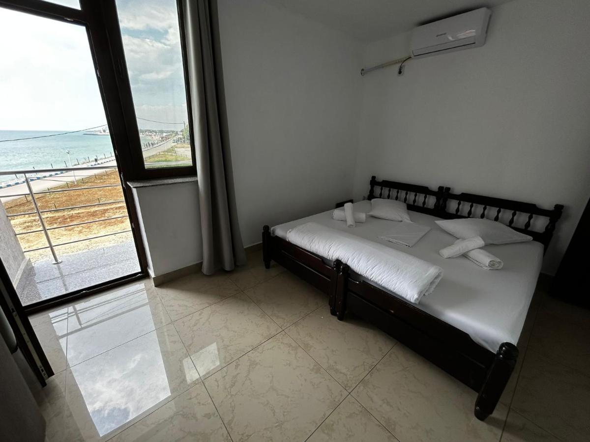 S&K Dotro Hotel Костинещи Екстериор снимка