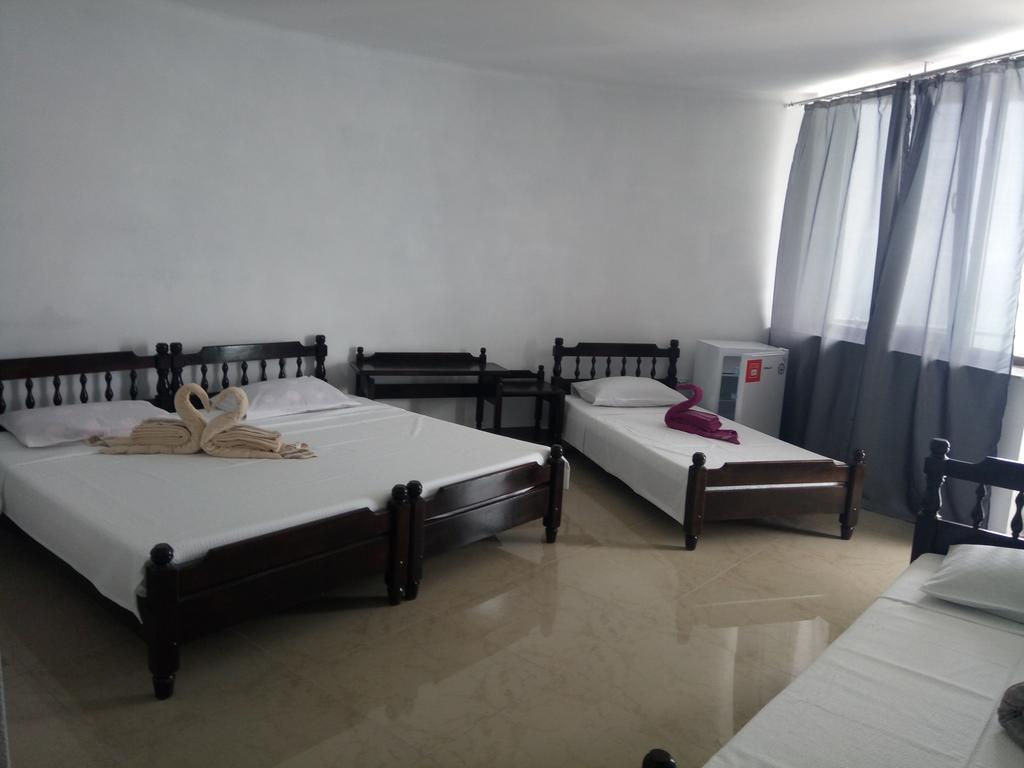 S&K Dotro Hotel Костинещи Екстериор снимка